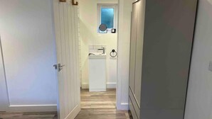 Interior - Self Contained Private Annex - Walton on Thames (Walton-on-Thames)