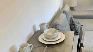 Dining - Self Contained Private Annex - Walton on Thames (Walton-on-Thames)