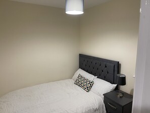 4 quartos, ferros/tábuas de passar roupa, Wi-Fi, roupa de cama