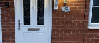 Family-sized rooms, 5 minutes walk to DW Stadium Wigan & Robin Hood Retail Park