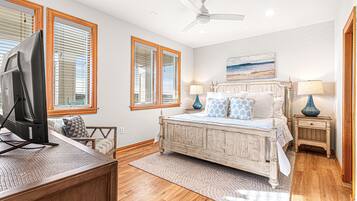 6 bedrooms, desk, iron/ironing board, WiFi (free)