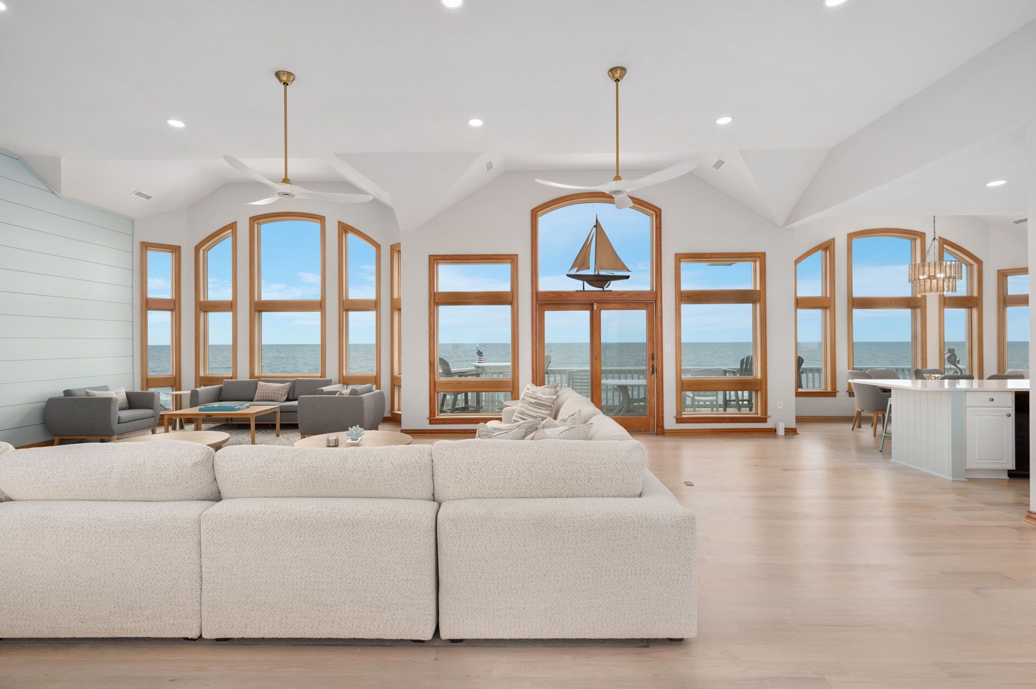 Smart TV, chimenea, videojuegos, reproductor de DVD