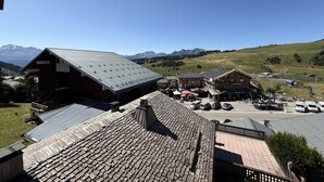 A mountain lodge with a large wooden building and a smaller structure with a sloped roof. - 100m from ski slopes, 3rd floor, view open/ski slopes, tv, ski locker, 39m², Les Saisies (Les Saisies)
