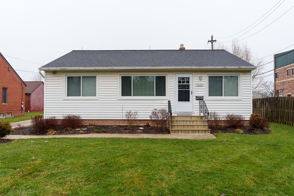 Beautiful Home near Cleveland Airport and  15 minutes from Downtown Cleveland