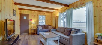 Pet-Friendly Cabin Retreat: Wisconsin River Access