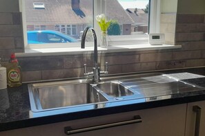 Casa | Cuina privada | Frigorífic, microones, forn i placa de cuina