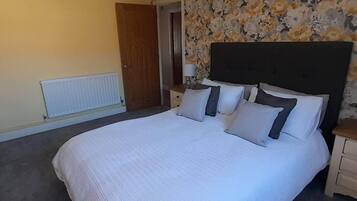 House | 2 bedrooms, iron/ironing board, free WiFi, bed sheets