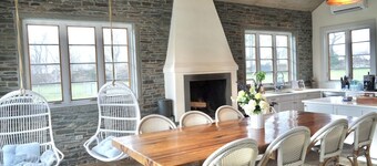 Modern farmhouse w/ Pizza Oven & Pool. Close to 3rd beach Newport & Sweet Berry