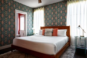 2 bedrooms, desk, iron/ironing board, WiFi