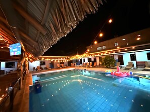 2 piscines a l'aire lliure 