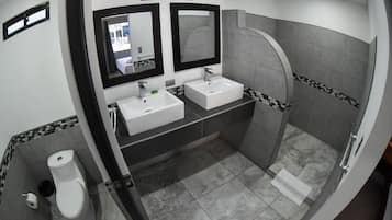 Ducha, cabezal de ducha tipo lluvia, artĂculos de tocador gratuitos