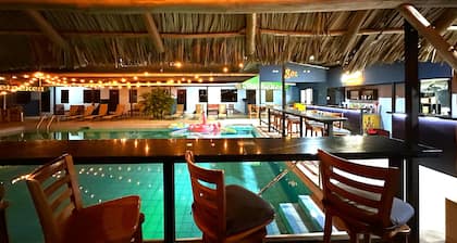Republik Hotel, Bistro and Disco on Site