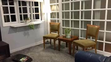 40-inch Smart TV with digital channels, Netflix, streaming services