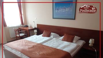 9 bedrooms, WiFi, bed sheets