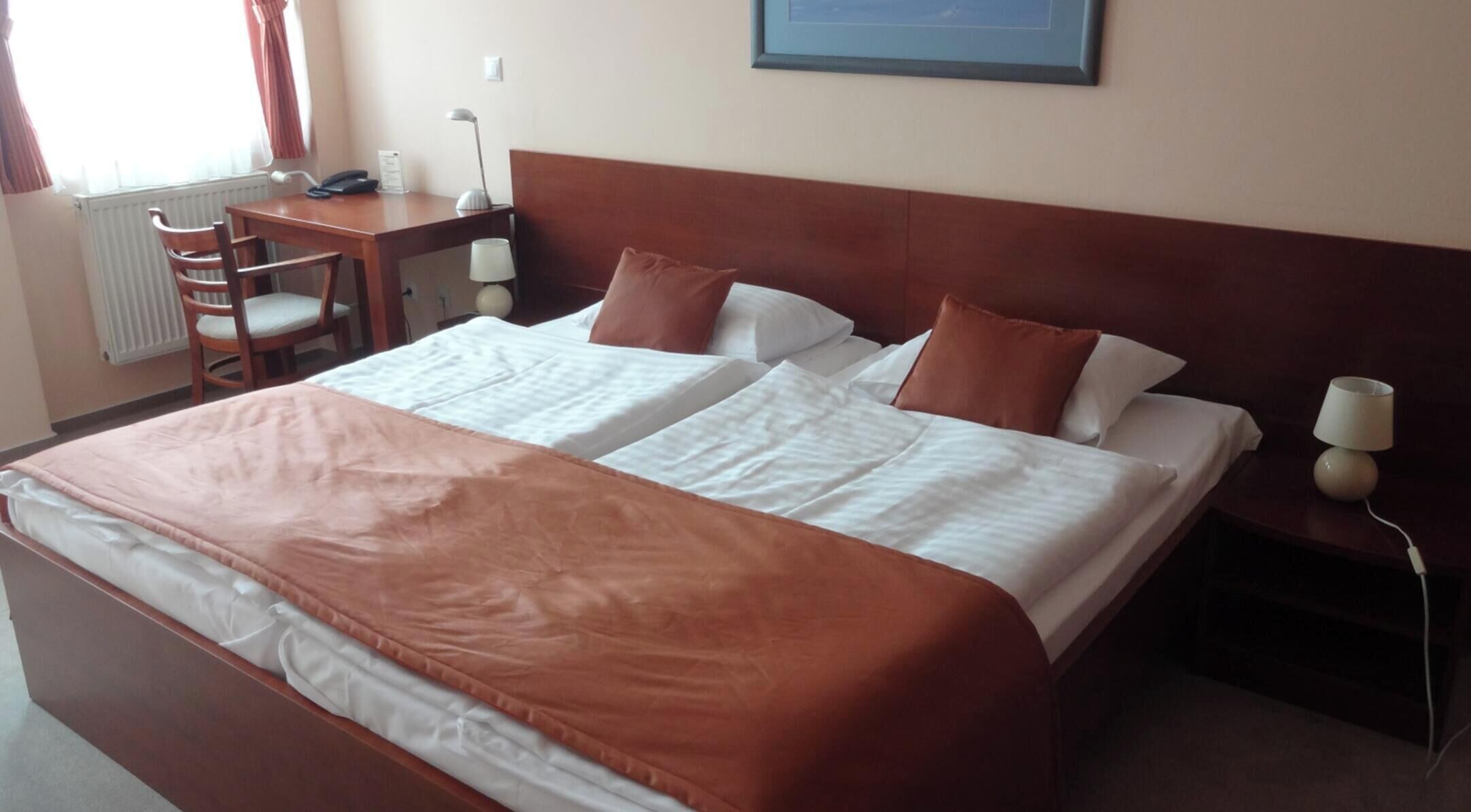 9 عدّة غرف نوم وواي فاي وملاءات أسرّة