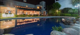 Casa DE LUJO en Lomas de Cuernavaca con jacuzzi.
