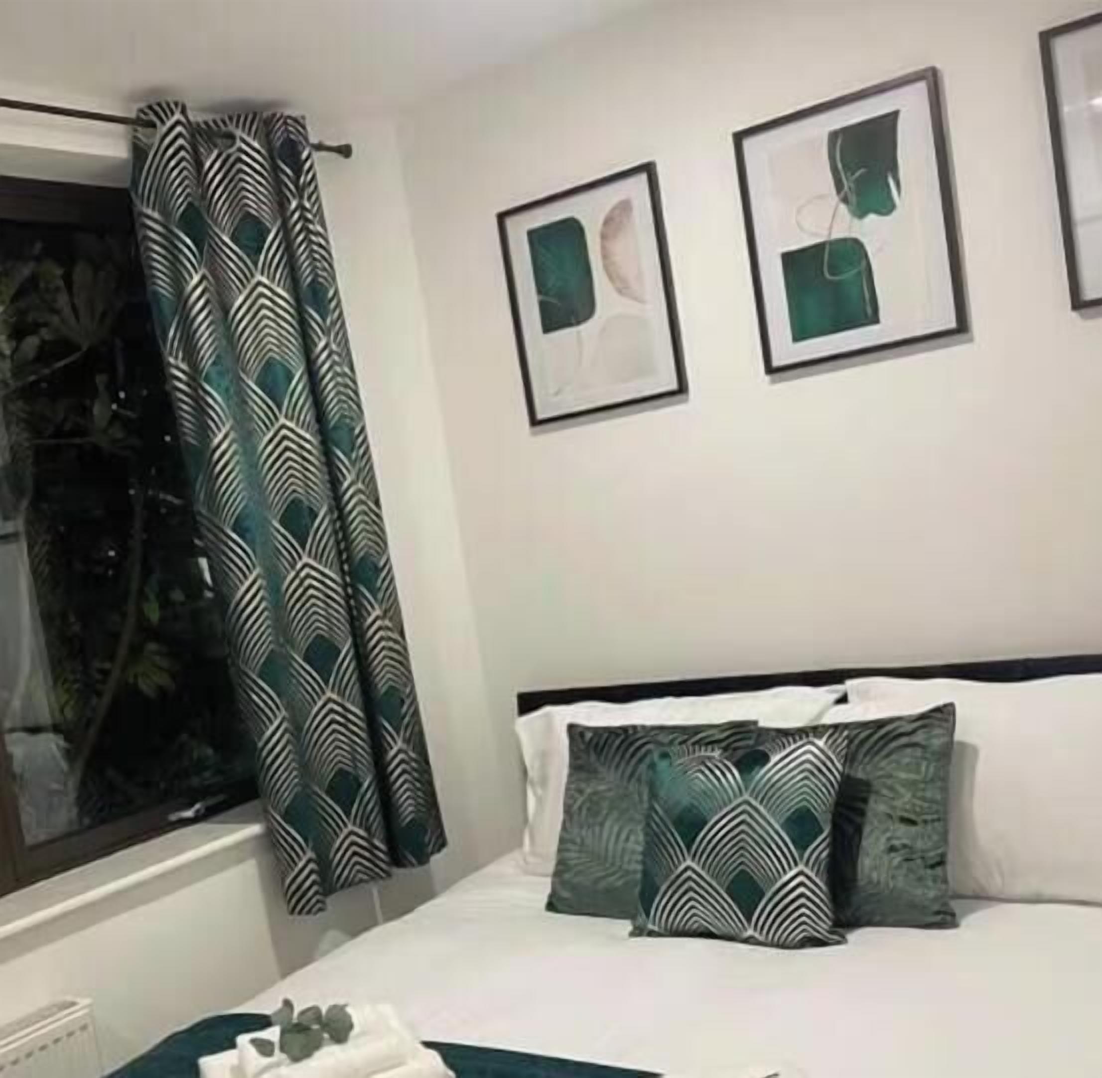 2 bedrooms, iron/ironing board, travel cot, WiFi
