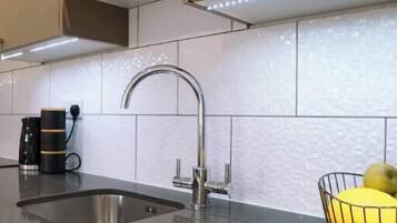 Coffee/tea maker, fridge, microwave, oven