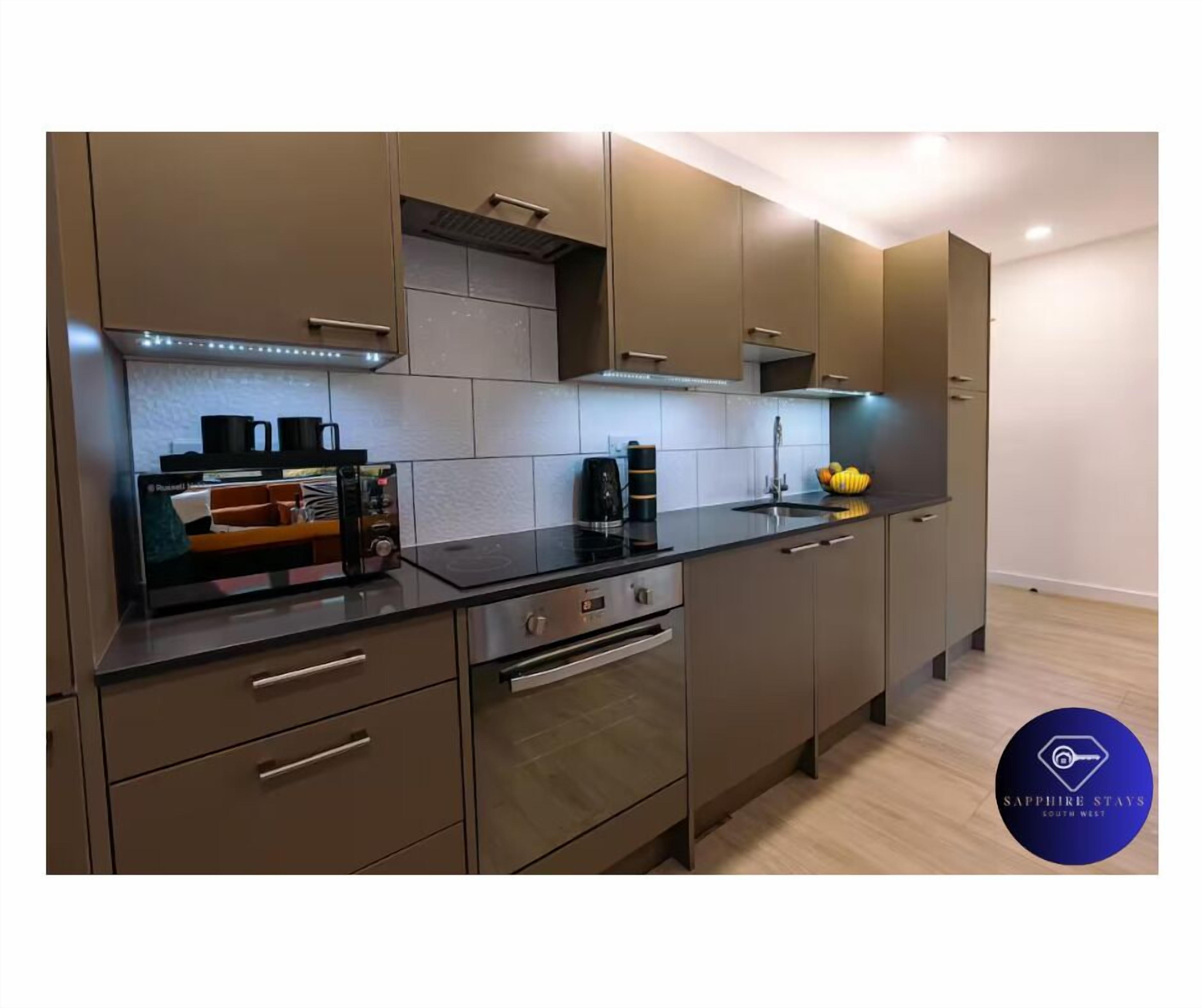 Frigorífic, microones, forn i placa de cuina 