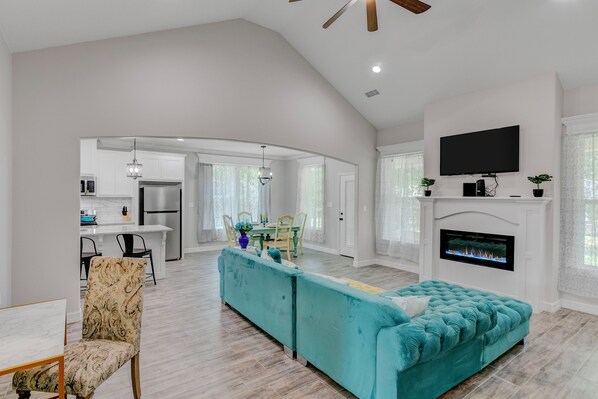 Smart TV, offices - 40% Monthly Discount Newly Renovated Luxe West Beaumont w Private Patio (Beaumont)