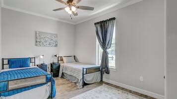 3 bedrooms, desk, iron/ironing board, travel crib