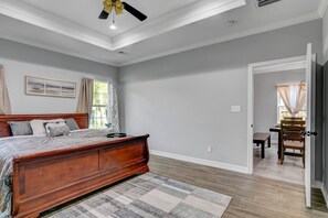 3 habitaciones, escritorio, tabla de planchar con plancha y wifi gratis 