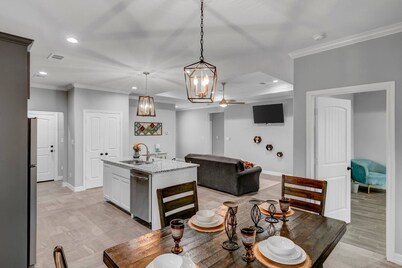 Hidden Gem Chef Kit Wheelchair Acc Free Parking!