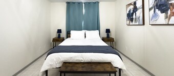 Chic, Quiet 2BR 2BA Near Shops & Restos!