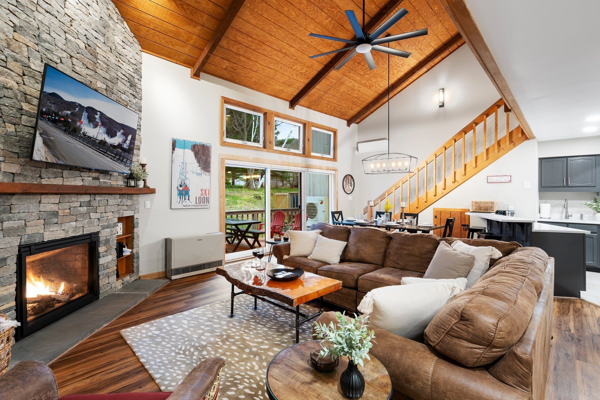 Fireplace - Pool - Bunk Beds - Steps to Downtown!