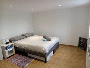 3 bedrooms, free WiFi, bed sheets