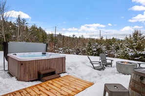 Outdoor spa tub - 70 acre White Mountain estate - trails, views, privacy (Thornton)