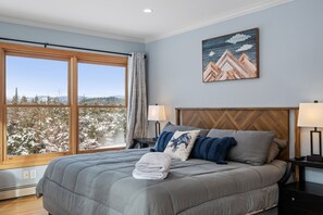 4 chambres, coffres-forts dans les chambres, bureau