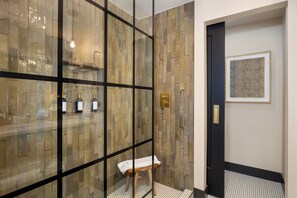 Owners Premium Suite, 1 King Bed | Bathroom | Hair dryer, towels - The Winslow - Oklahoma City (Oklahoma City)