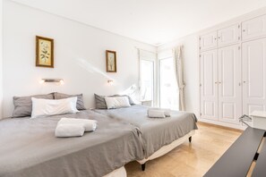 3 makuuhuonetta, silitysrauta/-lauta, ilmainen Wi-Fi, vuodevaatteet