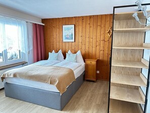 1 quarto, Wi-Fi de cortesia, roupa de cama