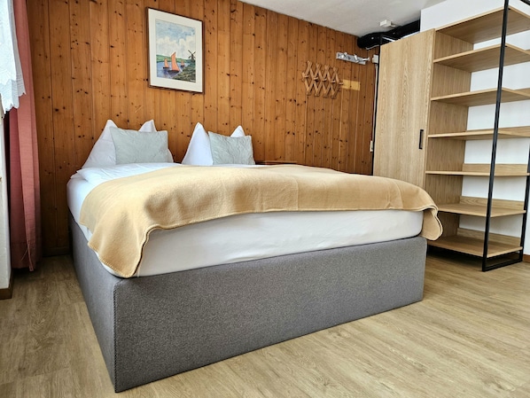 1 bedroom, free WiFi, bed sheets