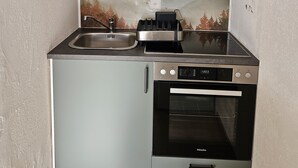 Unclassified image, 2 of 7, button