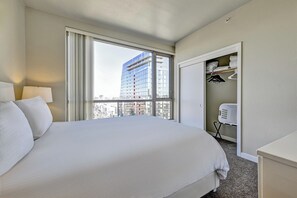 Luxury Apartment, 2 Bedrooms | 2 bedrooms, hypo-allergenic bedding, desk, laptop workspace