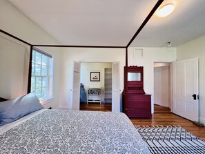 2 bedrooms, desk, iron/ironing board, free WiFi - Beautiful apartment centrally located on the scenic Island of North Haven (North Haven)