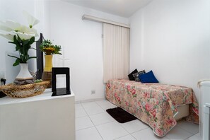 1 slaapkamer, een strijkplank/strijkijzer, gratis wifi, beddengoed