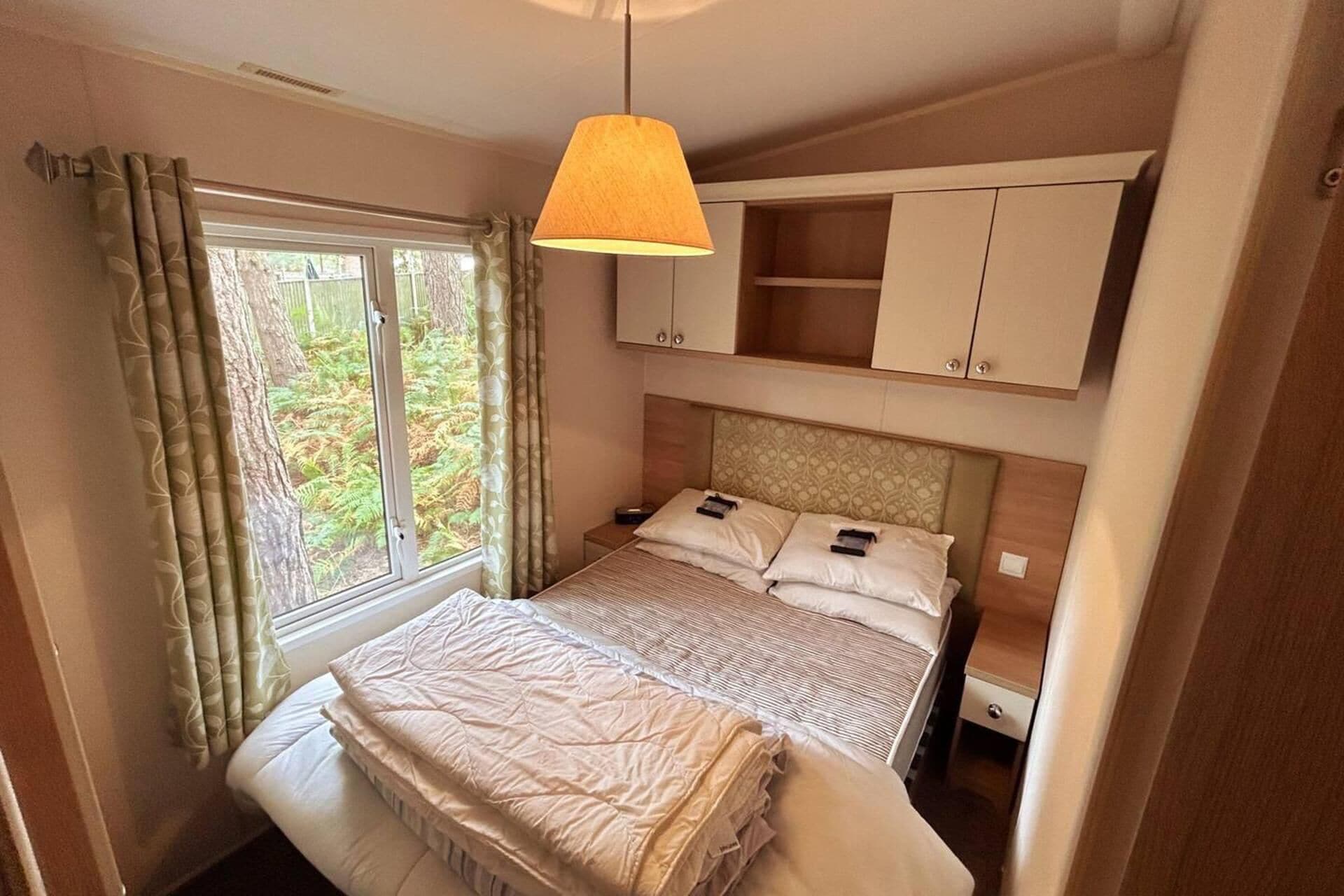 3 bedrooms, bed sheets