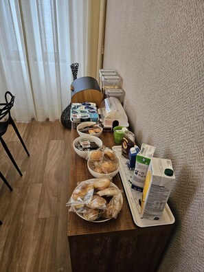 Free daily buffet breakfast - SurfSoul B&B (Peniche)