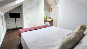 Comfort Room | 1 bedroom, free WiFi, bed sheets - SurfSoul B&B (Peniche)