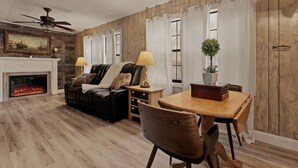 Una Smart TV, una chimenea