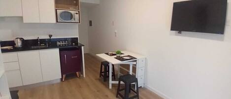 Microondas y placa de cocina