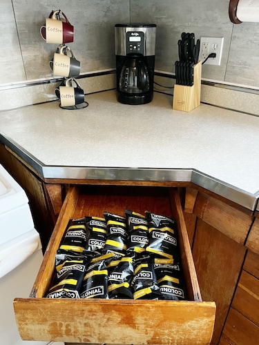 Full House in Downtown Ottawa, Very Short Walk to Downtown and Restaurants!