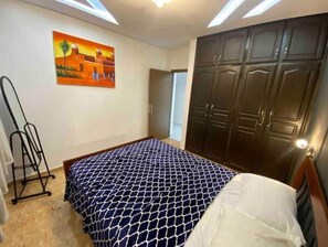 2 habitaciones, tabla de planchar con plancha y wifi gratis 