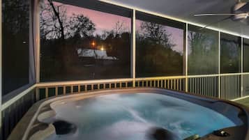 Indoor spa tub