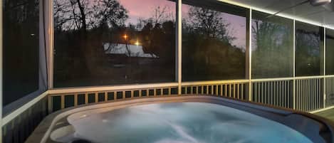 Indoor spa tub