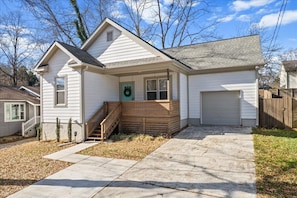 Exterior - Modern Home with Private Backyard Oasis in the Heart of Atlanta!! (Atlanta)